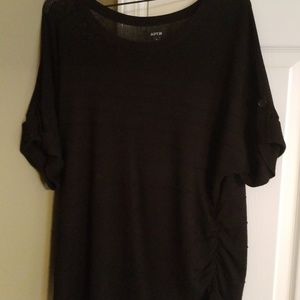 Short sleeve sweater